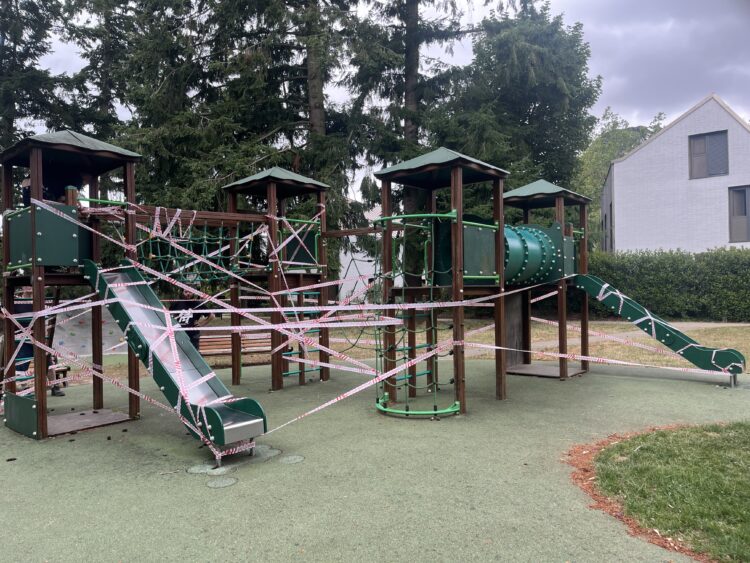 Fermeture d&rsquo;une structure de jeux