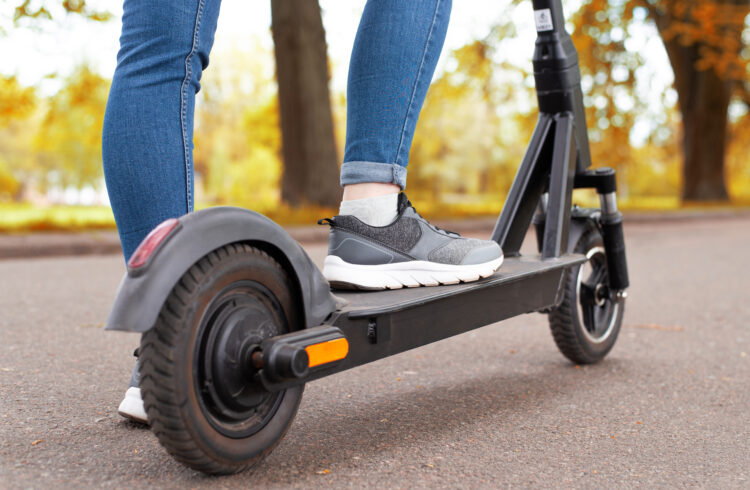 Trottinettes électriques : casque et gilet obligatoires